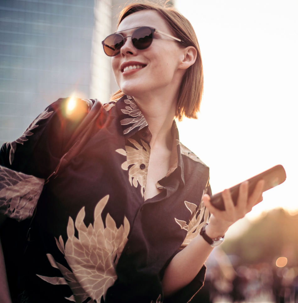 Lady in sunglasses holding phone